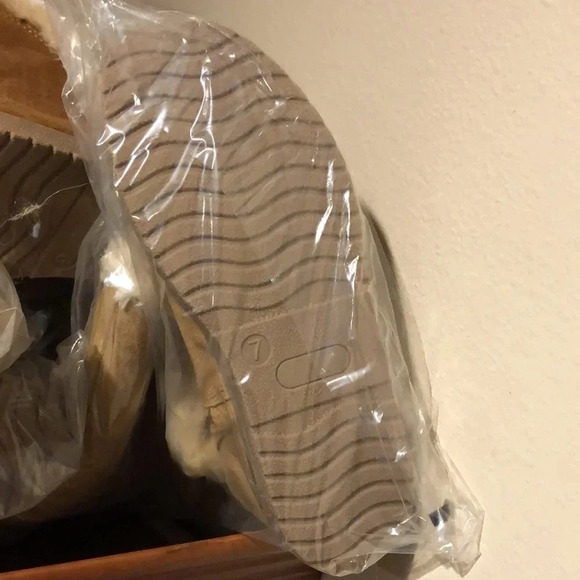 UNIVERSAL THREAD Charleigh Suede Ugg Style Boots - Picture 5 of 5